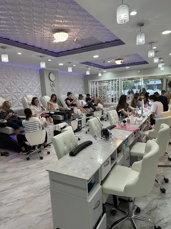 Sunny Lux Nails — Beauty salon in Naples